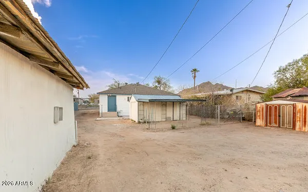 a view of a house with a backyard
