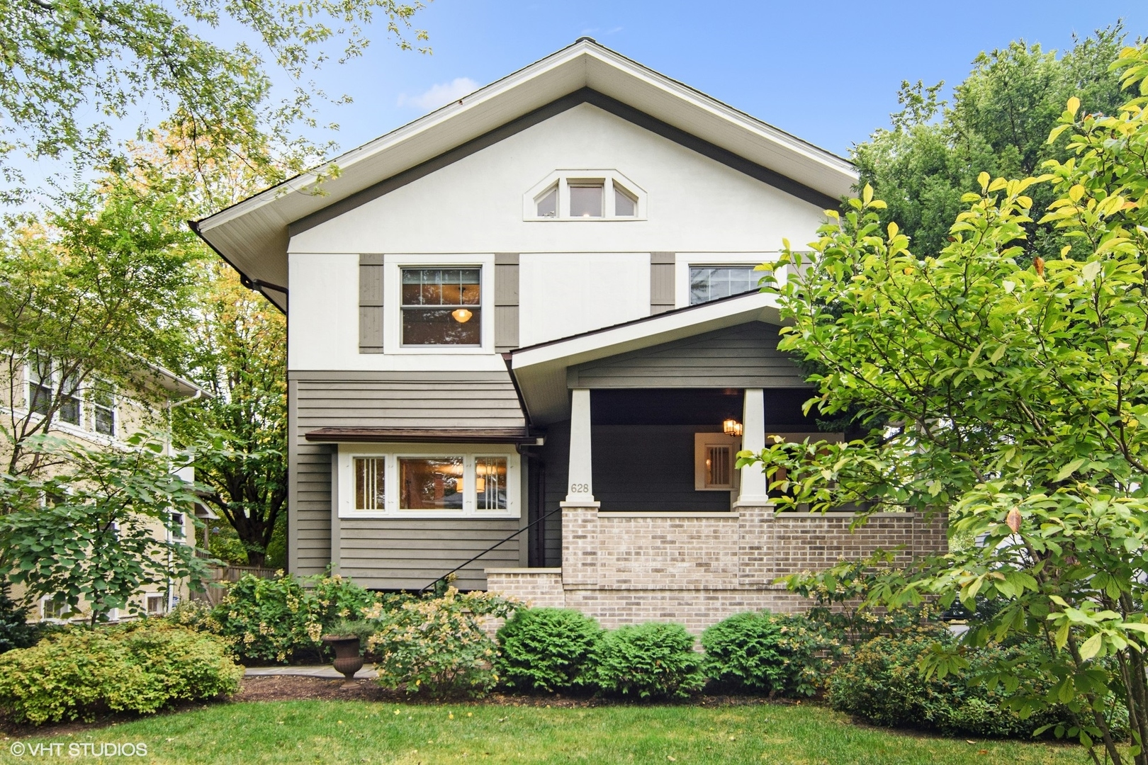 628 Abbotsford Road Kenilworth, IL 60043 - Photo 1 of 48 a front view of a house with a yard