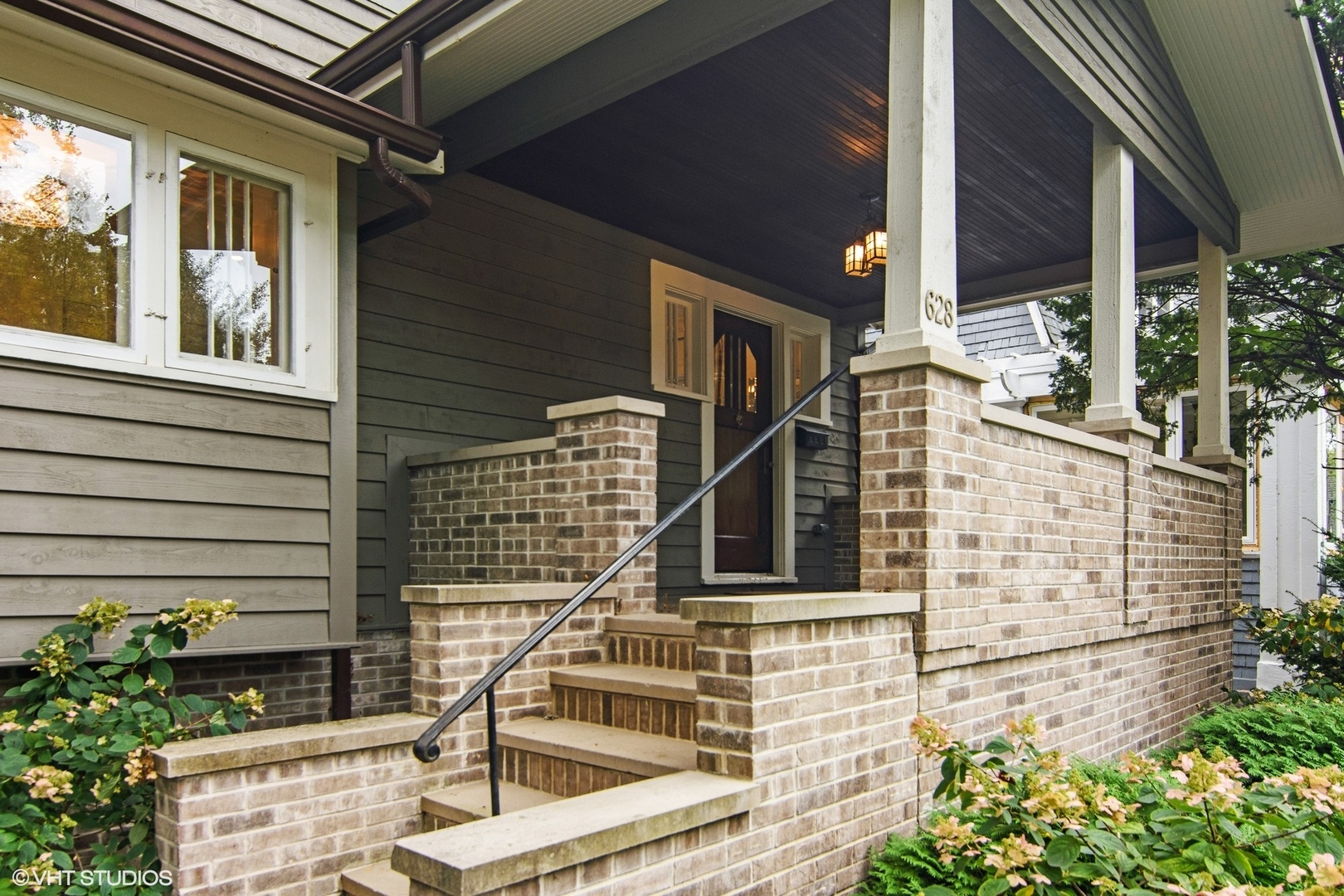 628 Abbotsford Road Kenilworth, IL 60043 - Photo 2 of 48 a view of front door