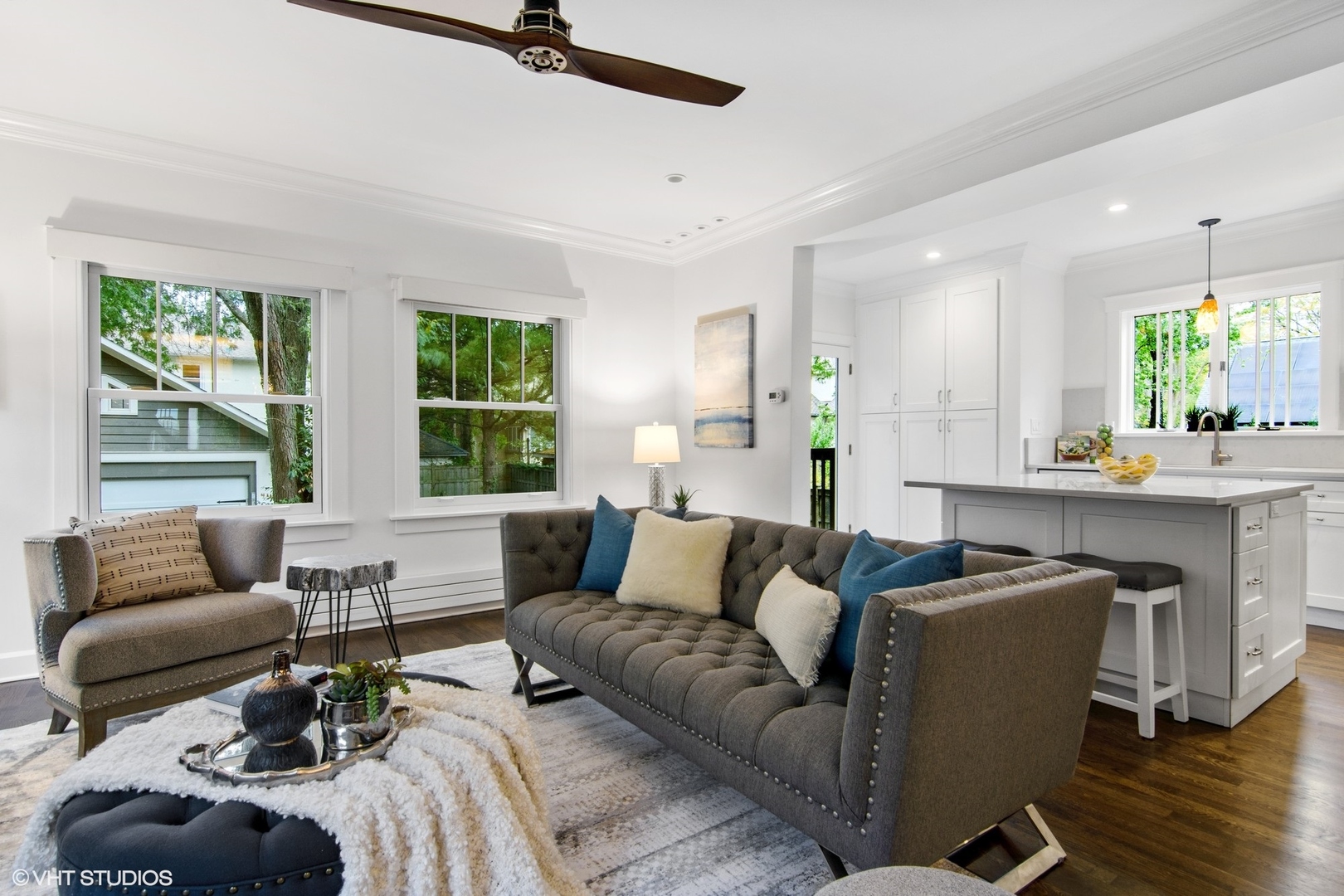 628 Abbotsford Road Kenilworth, IL 60043 - Photo 14 of 48 a living room with furniture and a large window