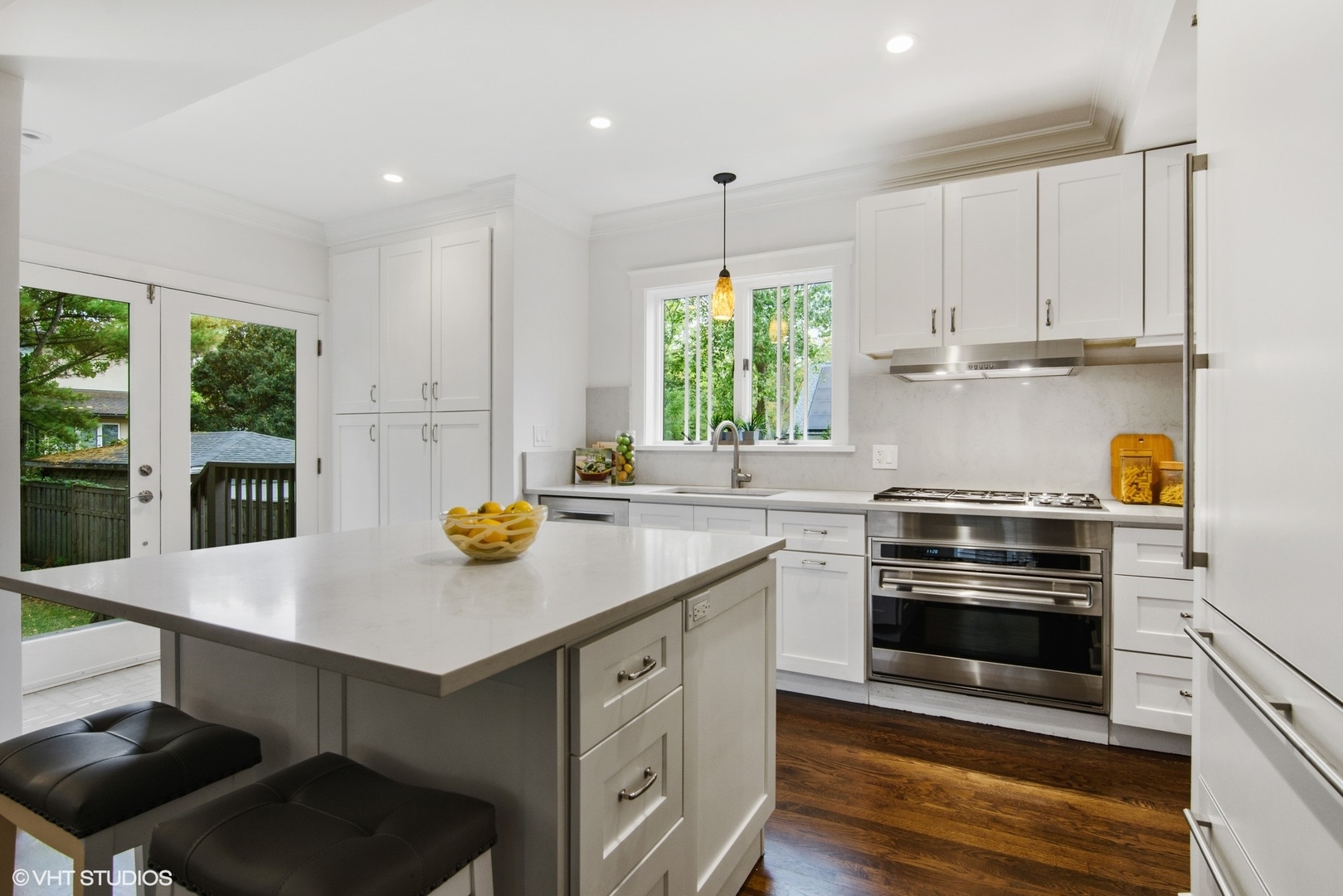 628 Abbotsford Road Kenilworth, IL 60043 - Photo 16 of 48 a kitchen with stainless steel appliances a stove a sink and a refrigerator