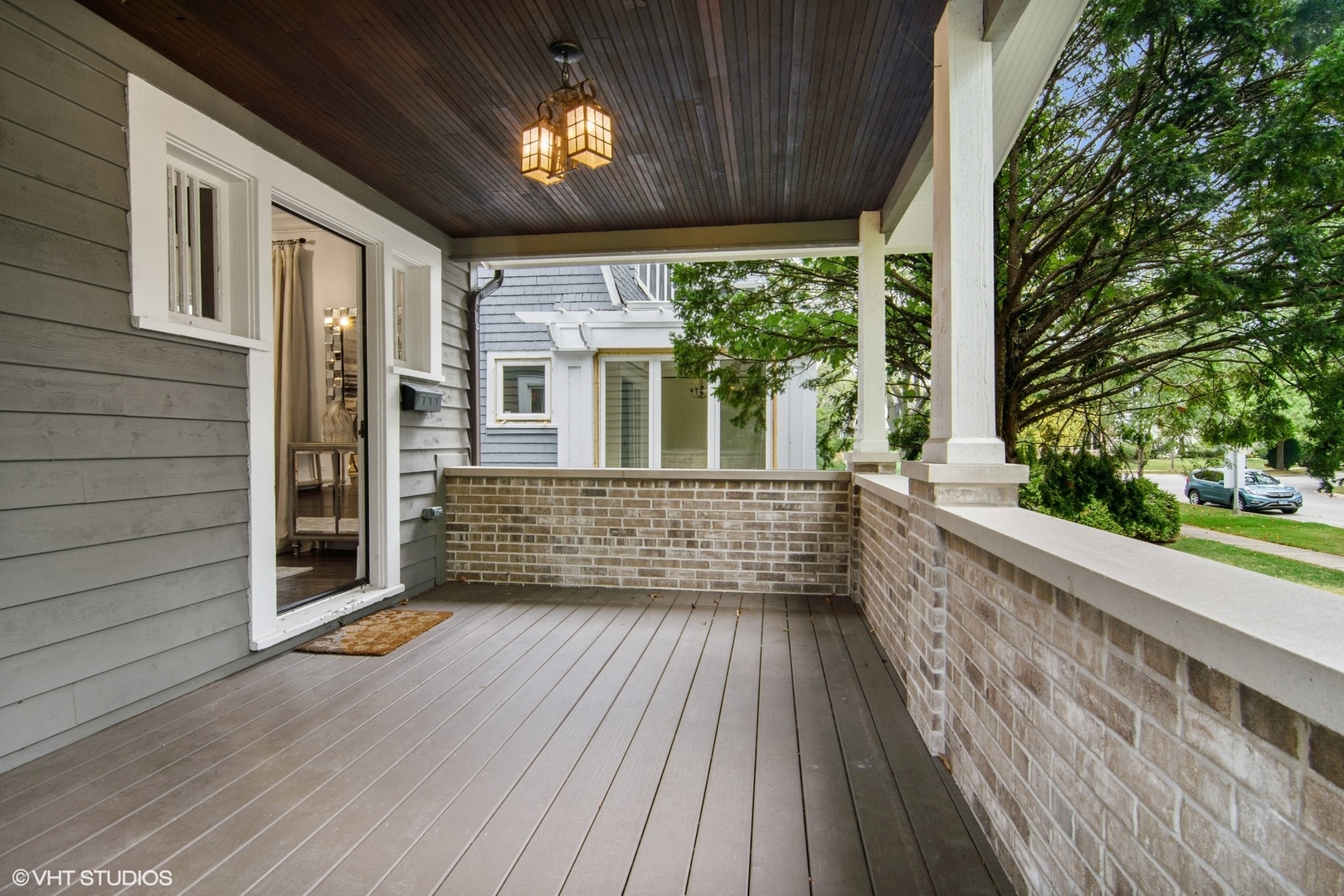 628 Abbotsford Road Kenilworth, IL 60043 - Photo 3 of 48 a view of a house with a porch