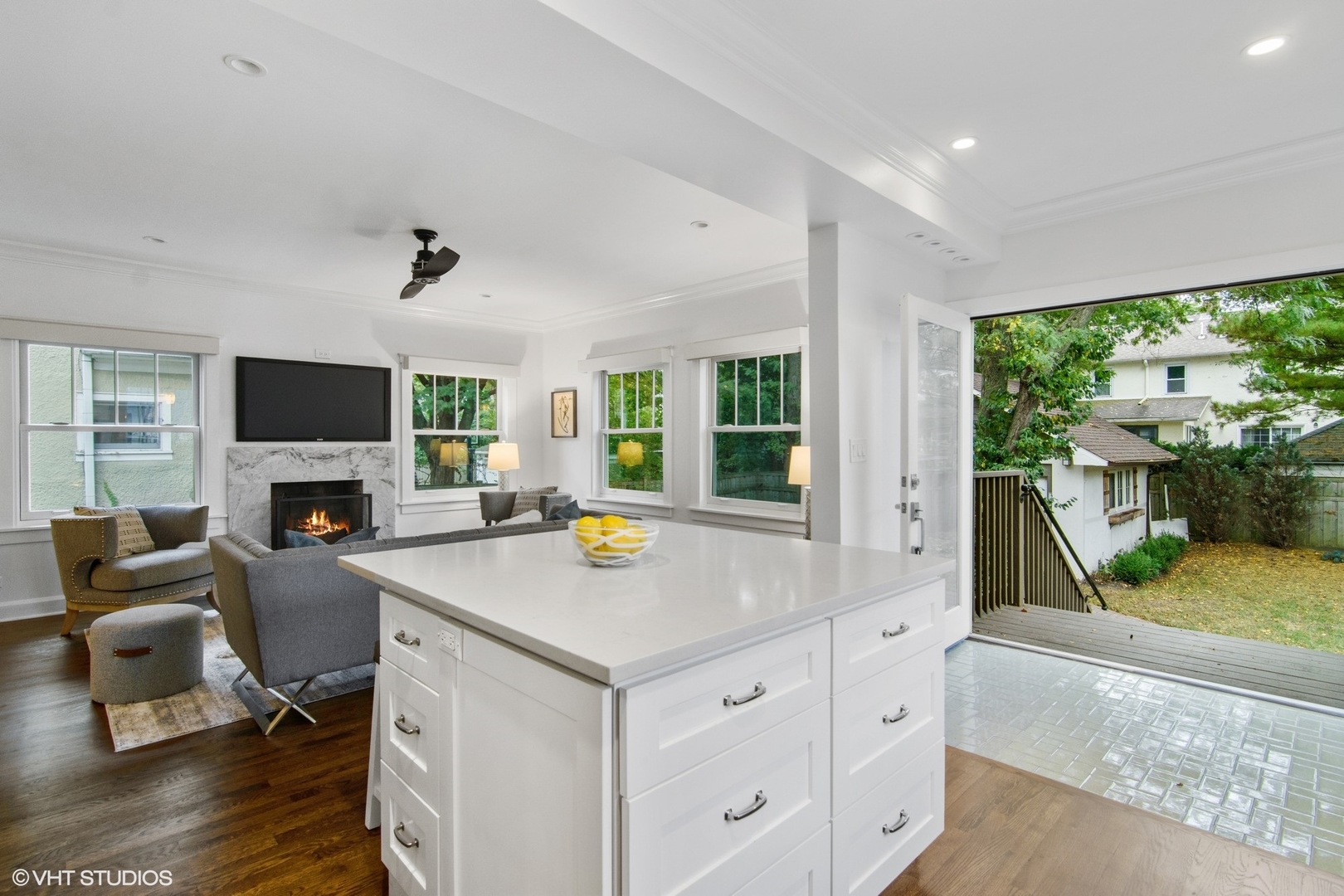 628 Abbotsford Road Kenilworth, IL 60043 - Photo 21 of 48 a view of livingroom with furniture fireplace and window
