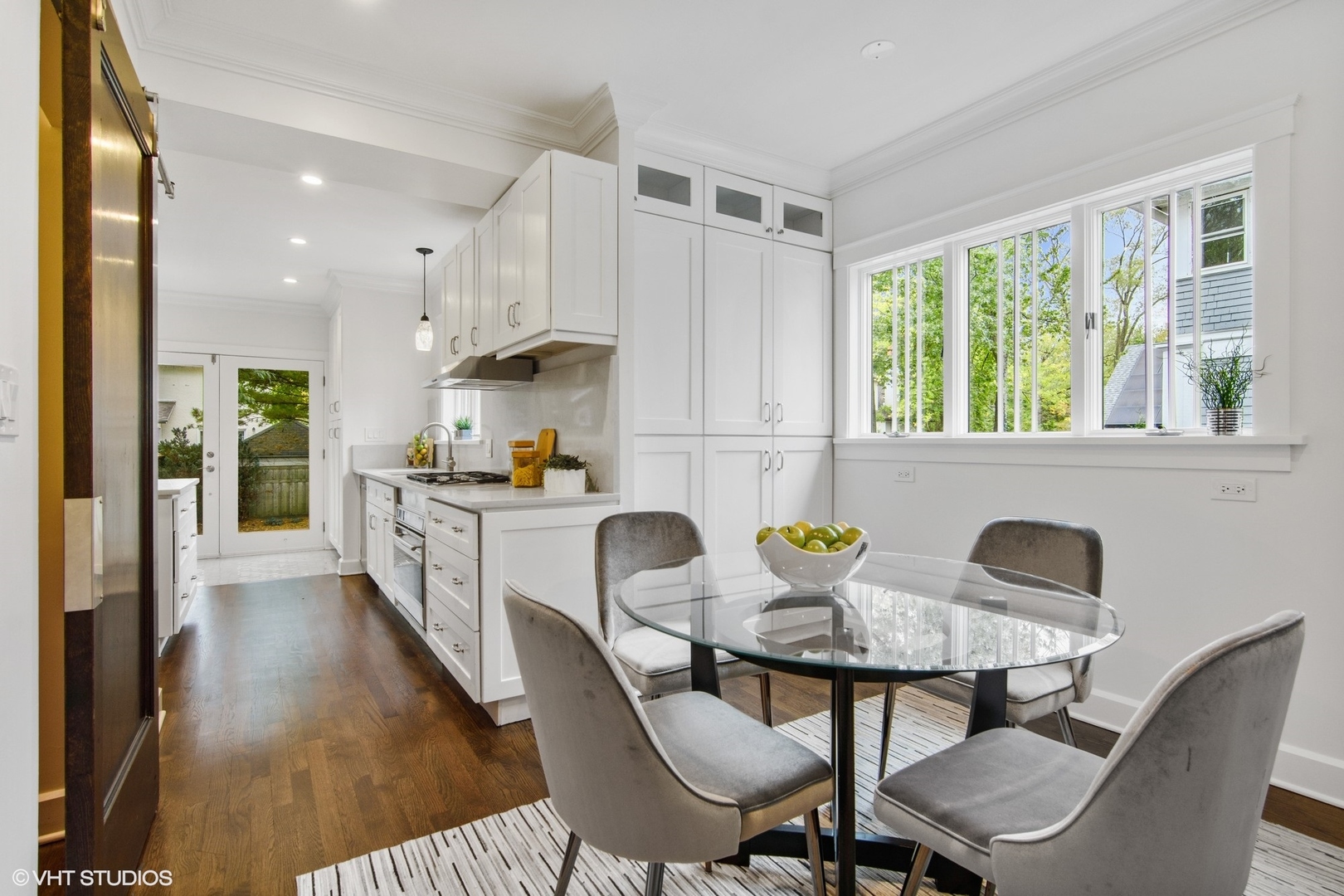 628 Abbotsford Road Kenilworth, IL 60043 - Photo 22 of 48 a kitchen with a dining table chairs and white appliances