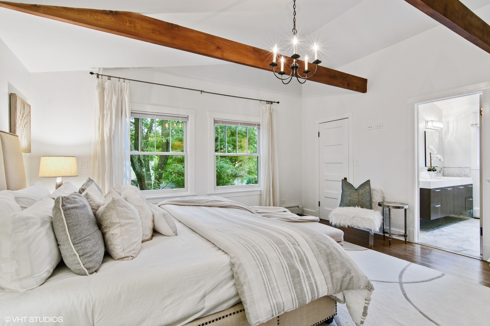 628 Abbotsford Road Kenilworth, IL 60043 - Photo 27 of 48 a bedroom with a bed chandelier and window