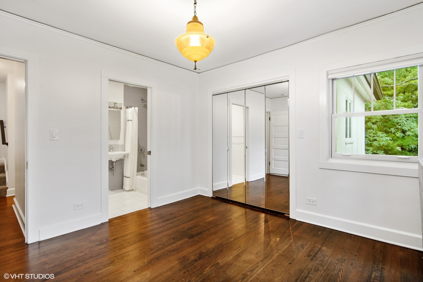 628 Abbotsford Road Kenilworth, IL 60043 - Photo 30 of 48 an empty room with wooden floor and windows