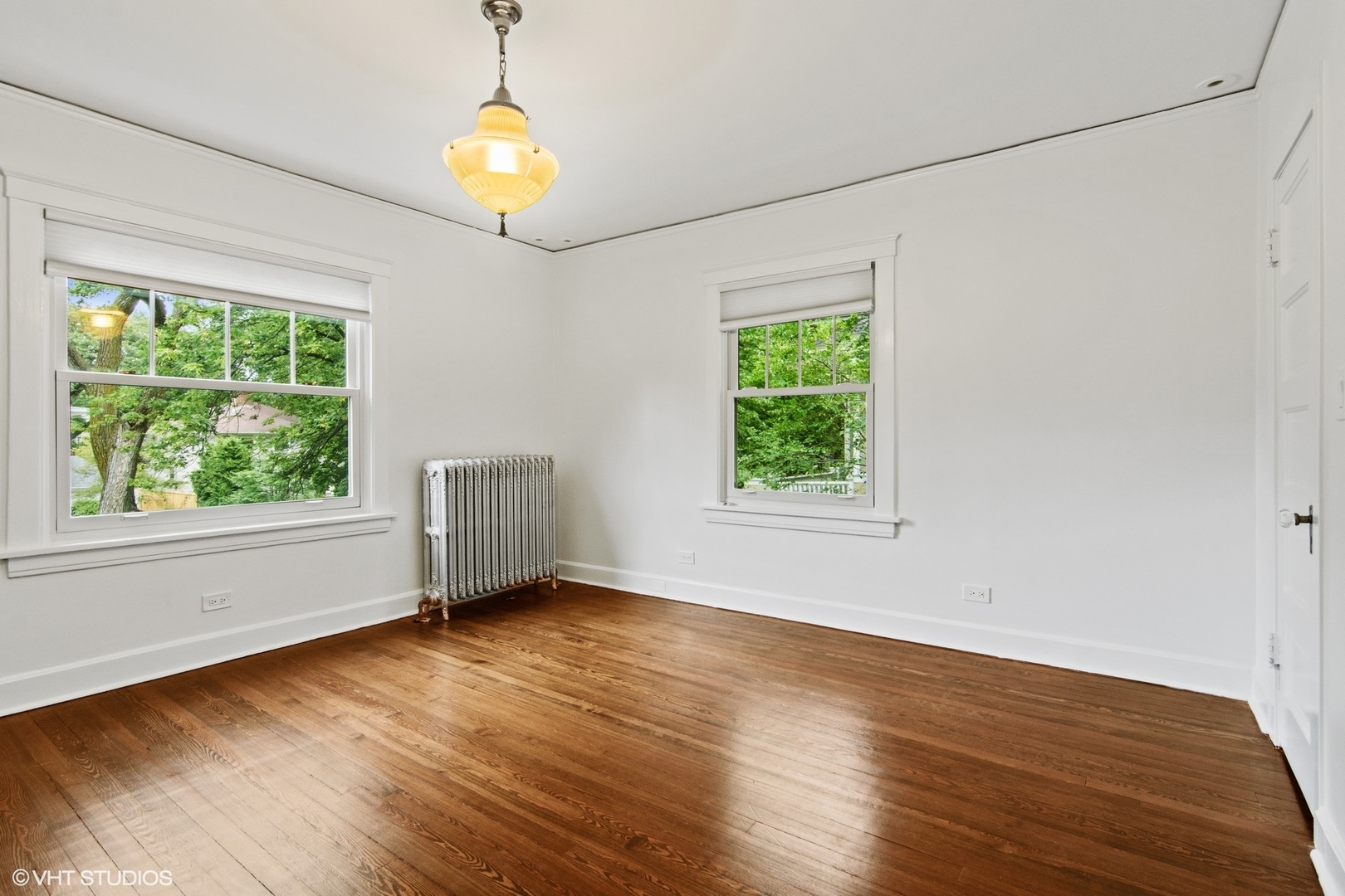 628 Abbotsford Road Kenilworth, IL 60043 - Photo 31 of 48 a view of an empty room with wooden floor and a window