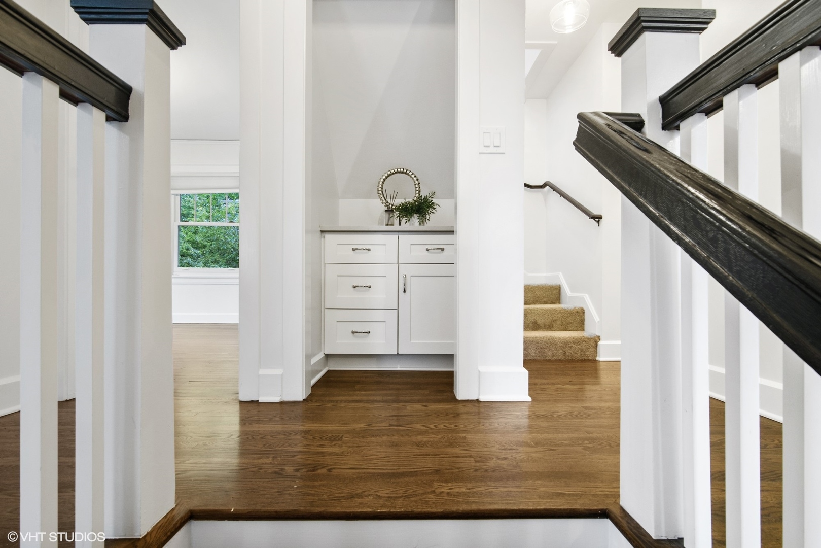 628 Abbotsford Road Kenilworth, IL 60043 - Photo 35 of 48 a view of kitchen with furniture and window