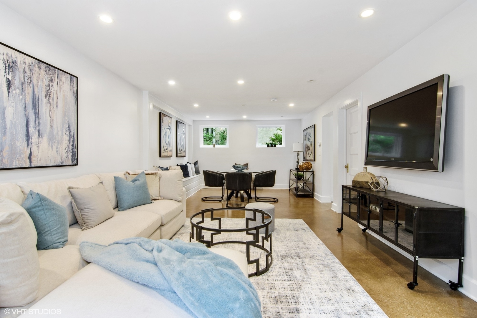 628 Abbotsford Road Kenilworth, IL 60043 - Photo 39 of 48 a living room with furniture and a flat screen tv