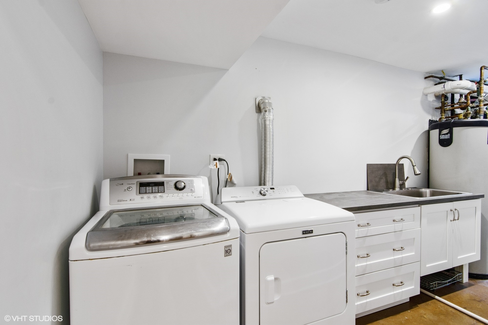 628 Abbotsford Road Kenilworth, IL 60043 - Photo 43 of 48 a utility room with dryer and washer