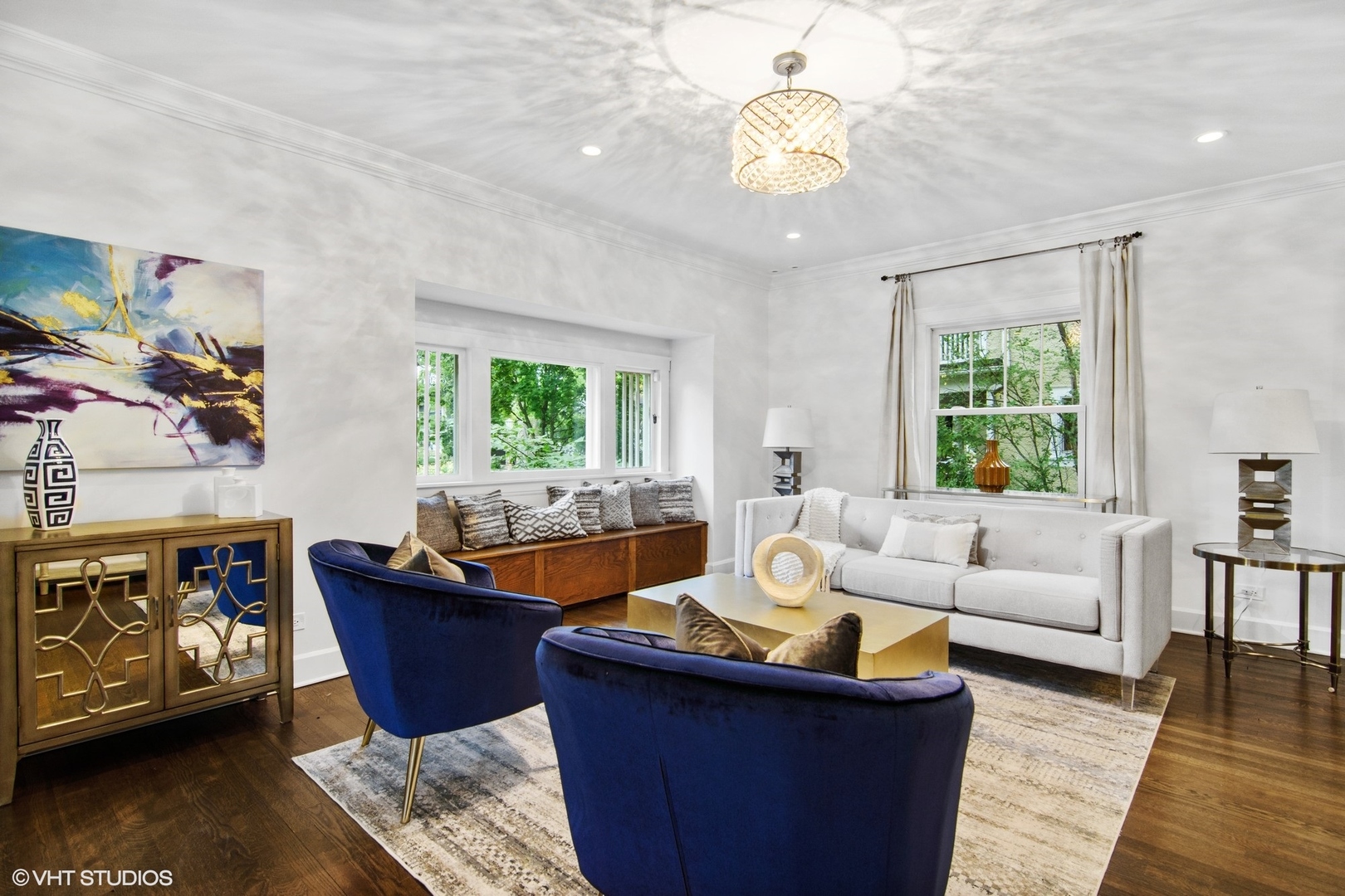628 Abbotsford Road Kenilworth, IL 60043 - Photo 7 of 48 a living room with furniture and a large window