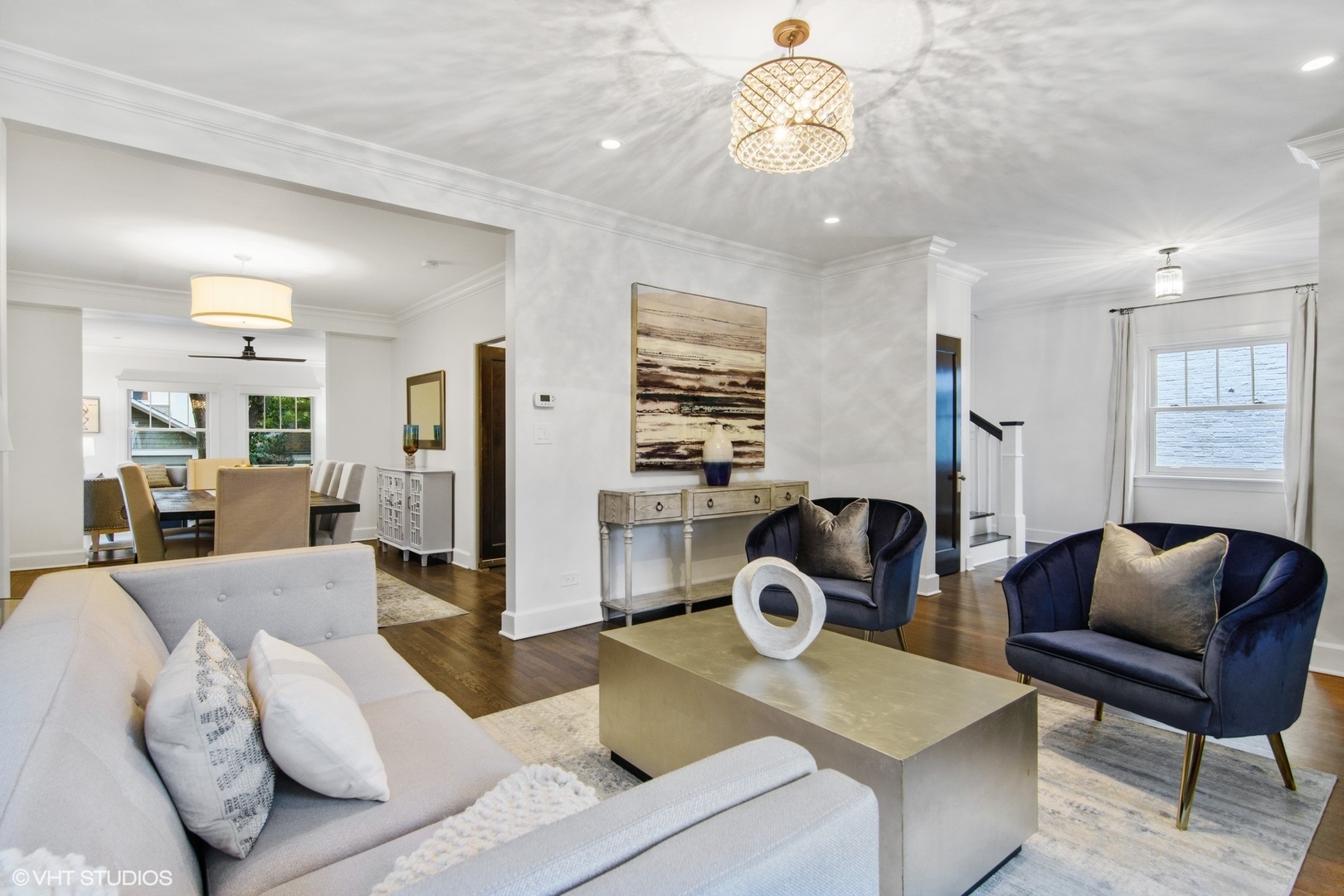 628 Abbotsford Road Kenilworth, IL 60043 - Photo 9 of 48 a living room with furniture and wooden floor