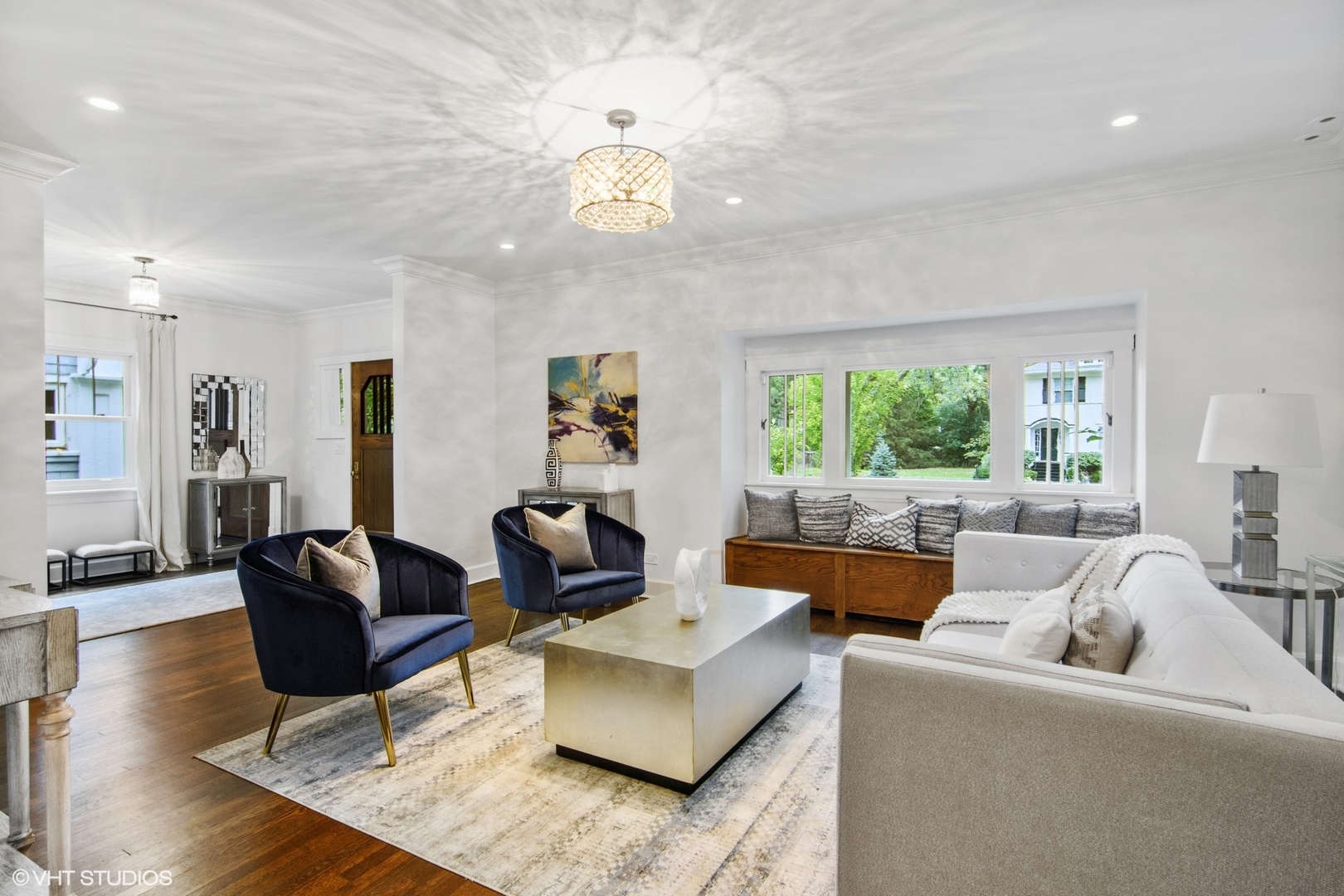 628 Abbotsford Road Kenilworth, IL 60043 - Photo 10 of 48 a living room with furniture and a large window