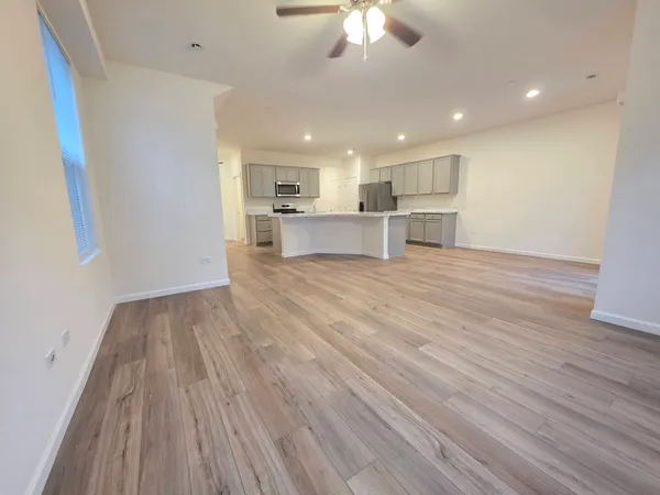 $3,100 | 2272 Horseshoe Circle, Unit 9004, Naperville, IL 60564