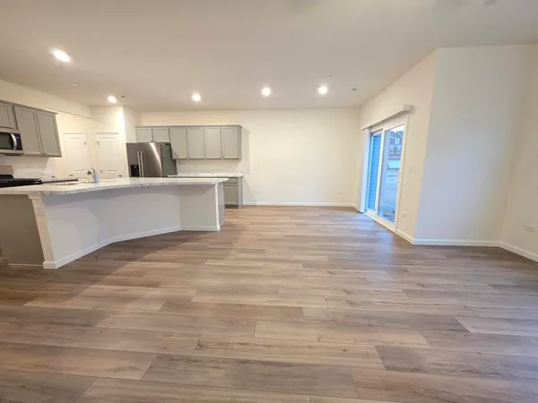 $3,100 | 2272 Horseshoe Circle, Unit 9004, Naperville, IL 60564