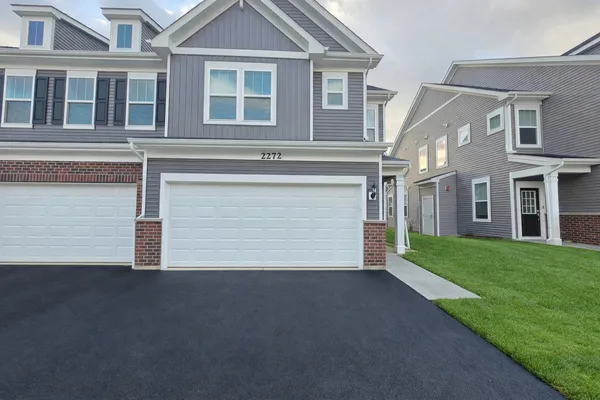 $3,100 | 2272 Horseshoe Circle, Unit 9004, Naperville, IL 60564