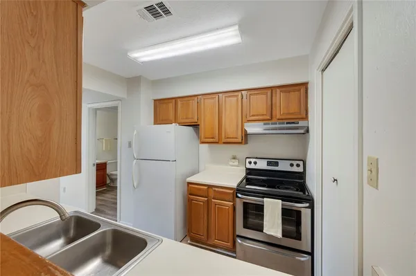 $129,900 | 2100 Windsor Drive, Unit 28, Bryan, TX 77802