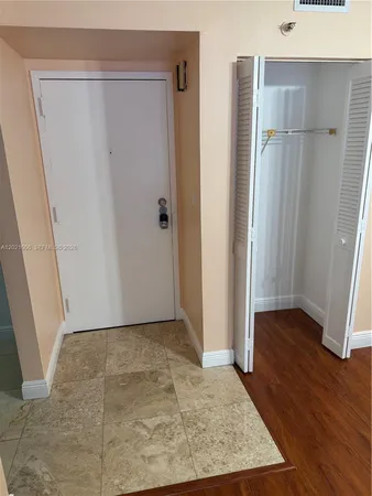 $1,700 | 901 Hillcrest Drive, Unit 208, Hollywood, FL 33021