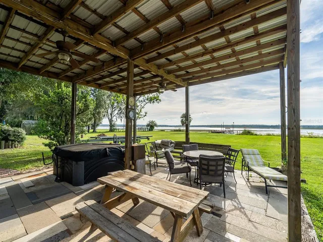 $685,000 | 25212 East Highway 316, Salt Springs, FL 32134