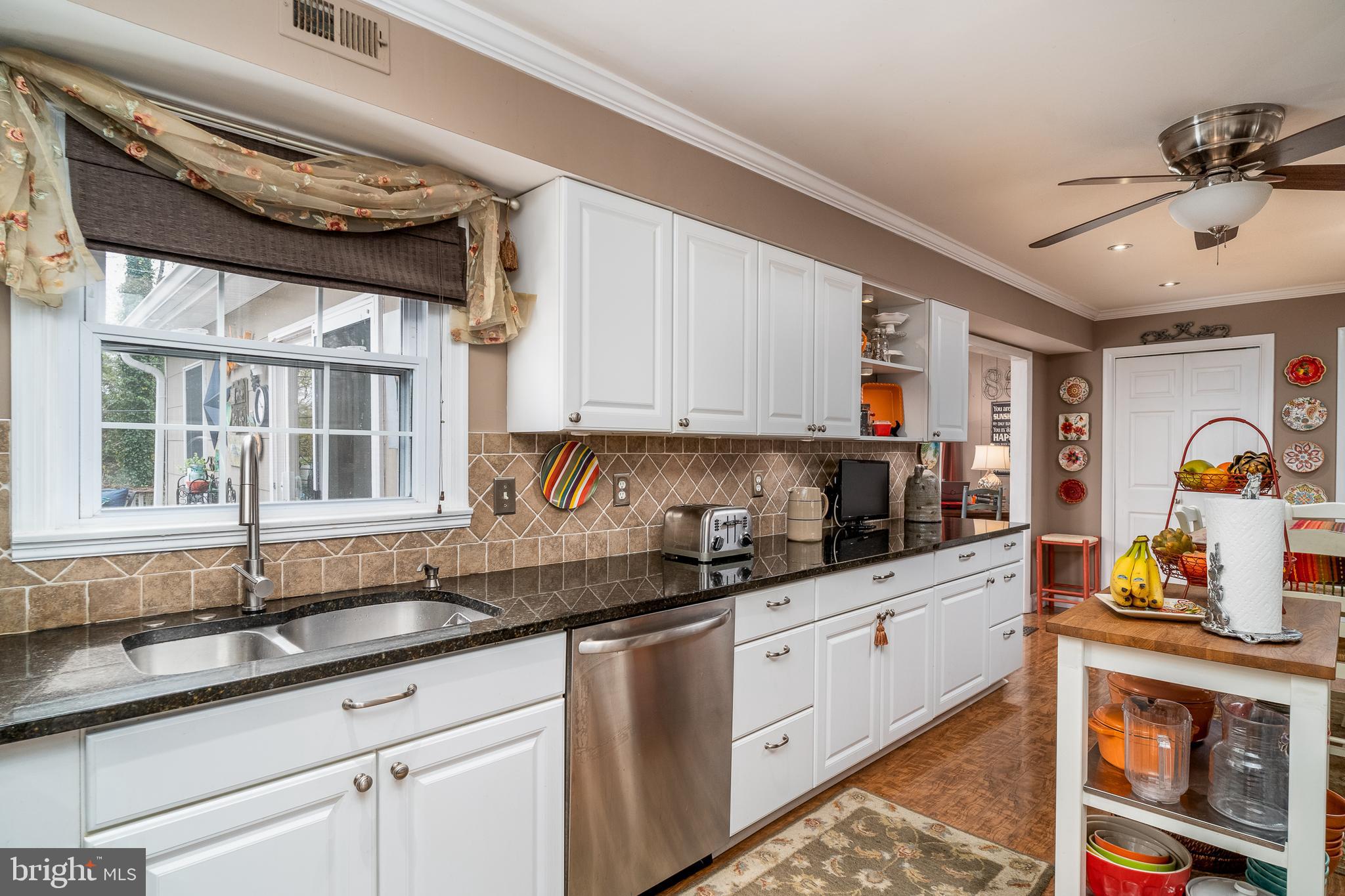 4911 Ridgeview Lane Bowie, MD 20715 - Photo 14 of 35 Kitchen (alt view)