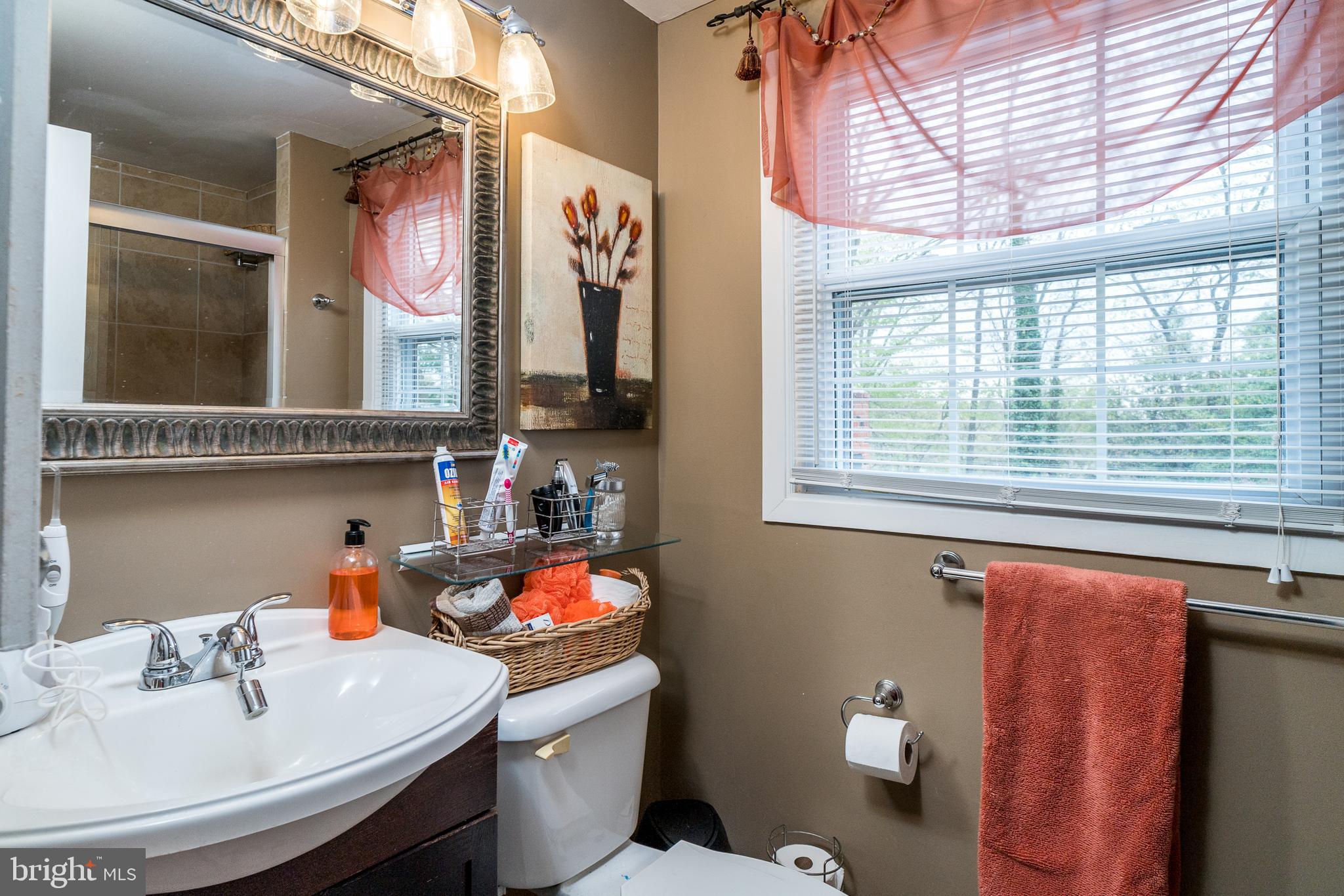 4911 Ridgeview Lane Bowie, MD 20715 - Photo 23 of 35 Primary Bathroom