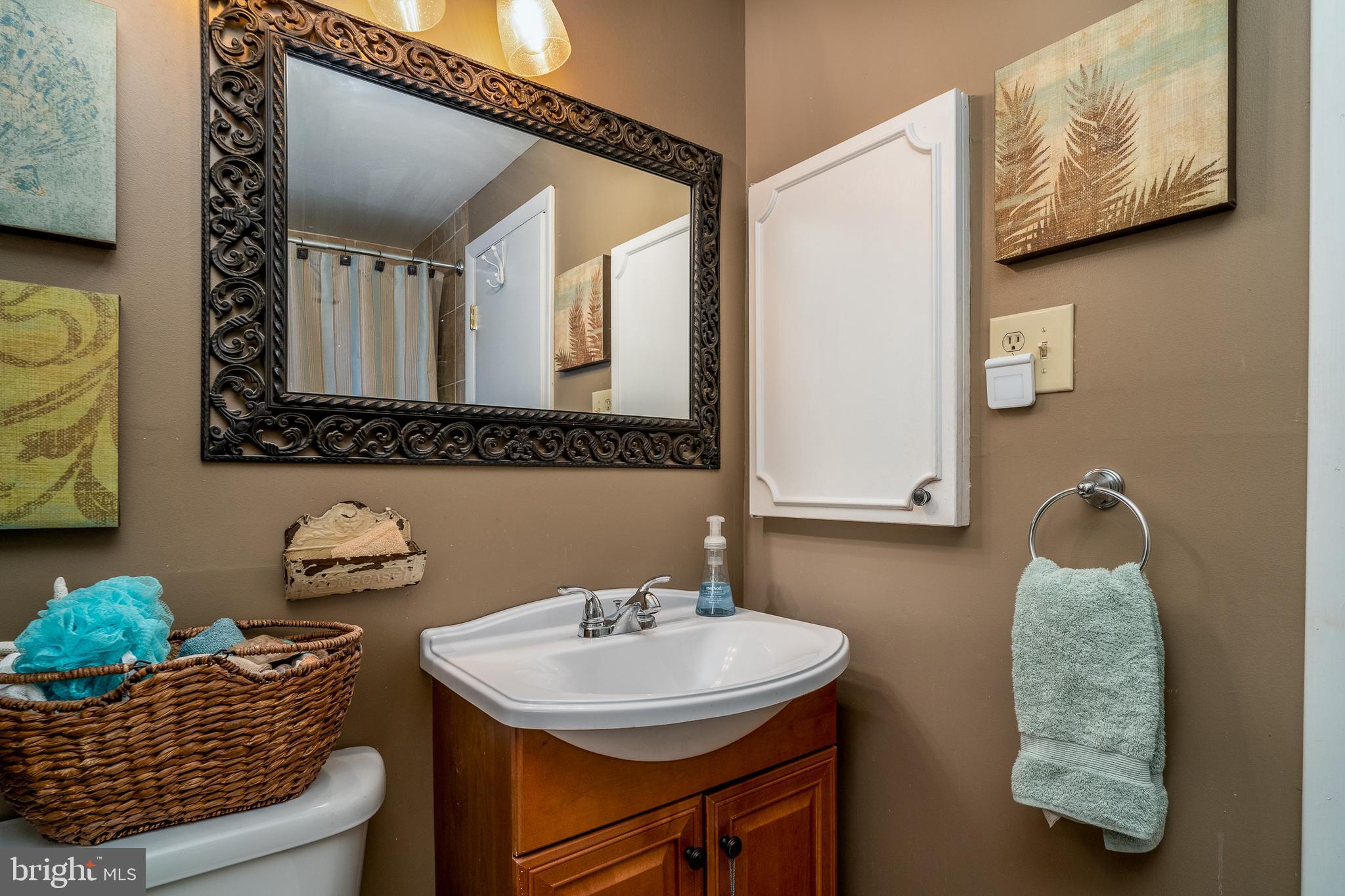 4911 Ridgeview Lane Bowie, MD 20715 - Photo 27 of 35 Bathroom 2