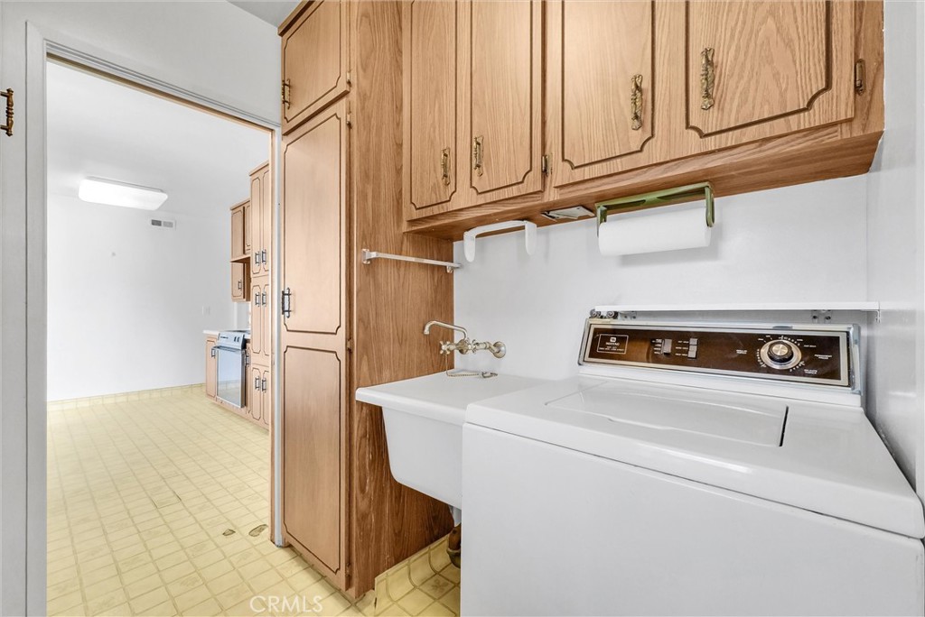 2680 Chatwin Avenue Long Beach, CA 90815 - Photo 13 of 33 a utility room with dryer and washer