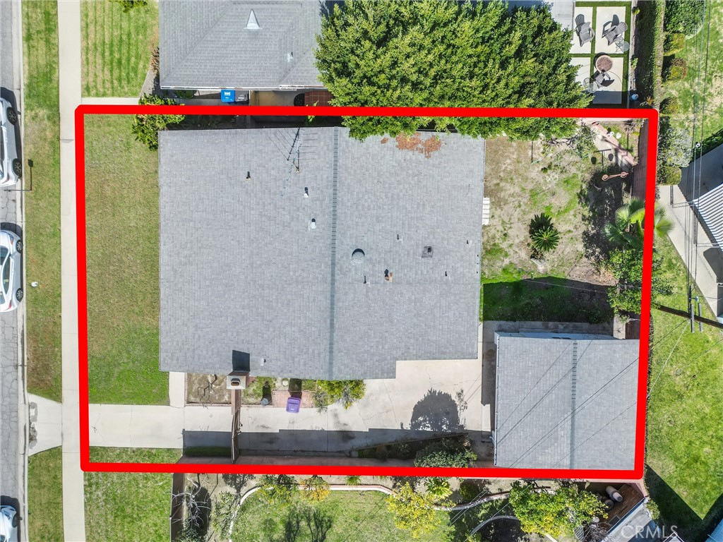 2680 Chatwin Avenue Long Beach, CA 90815 - Photo 30 of 33 a small yard with table and chairs and potted plants