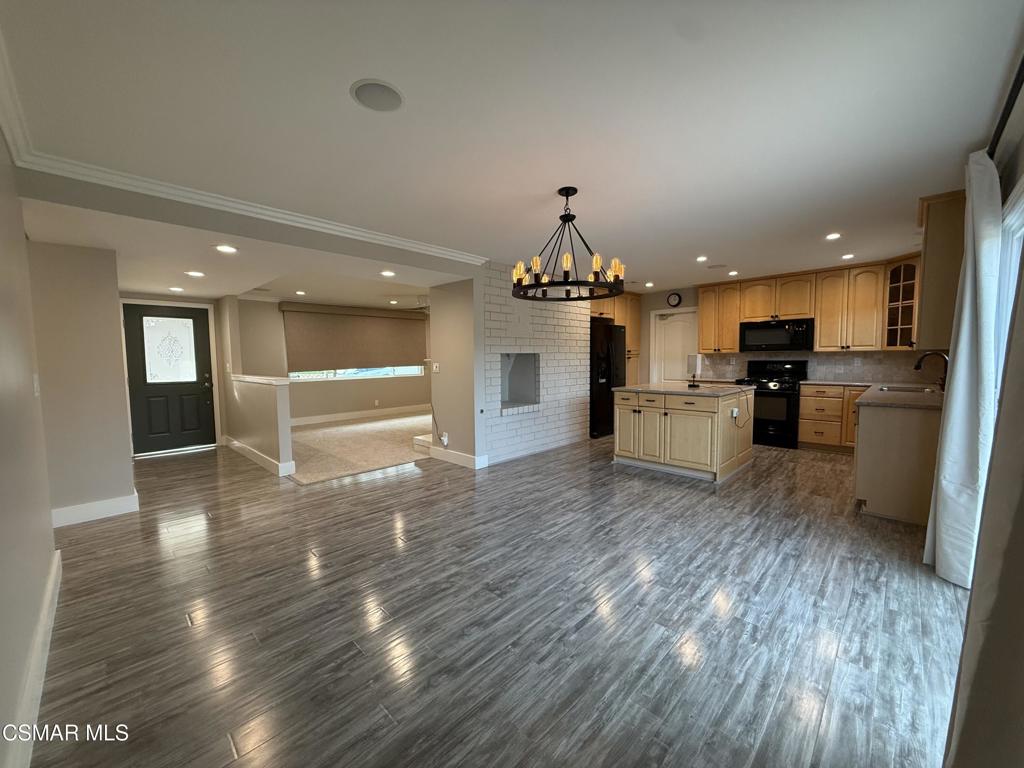 3446 Travis Avenue Simi Valley, CA 93063 - Photo 2 of 36