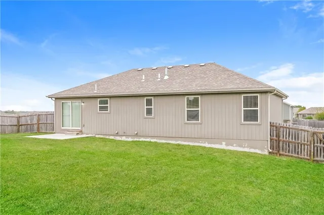 $2,350 | 427 Sunflower Drive, Raymore, MO 64083