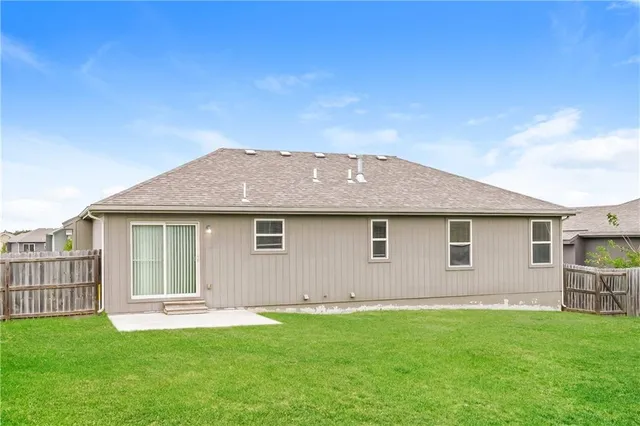 $2,350 | 427 Sunflower Drive, Raymore, MO 64083