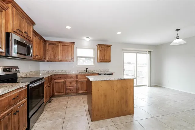 $2,350 | 427 Sunflower Drive, Raymore, MO 64083