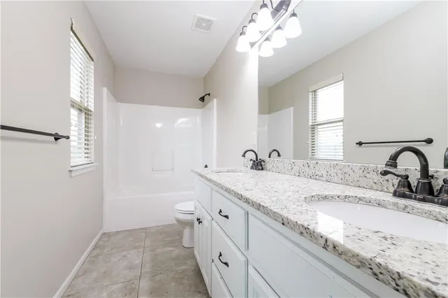 $2,350 | 427 Sunflower Drive, Raymore, MO 64083