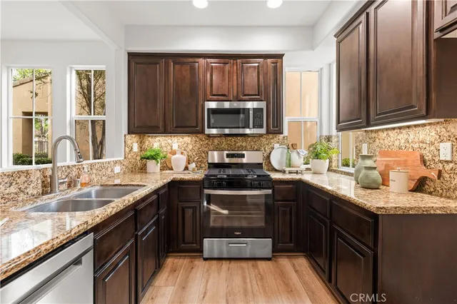 $1,198,000 | 74 Trailing Vine, Irvine, CA 92602