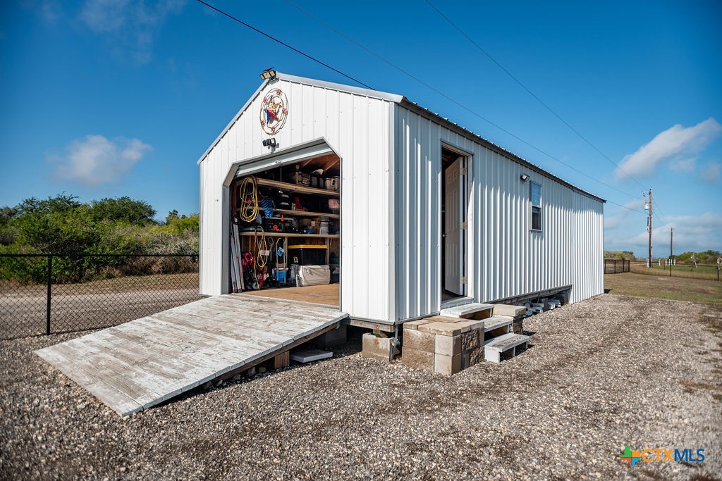 305 Zimmerman Road Port Lavaca, TX 77979 - Photo 31 of 33 a view of a back yard of the house