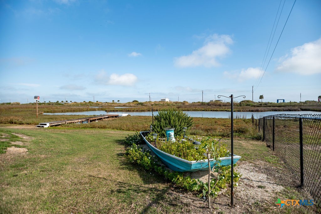 305 Zimmerman Road Port Lavaca, TX 77979 - Photo 7 of 33 a view of a ocean from a balcony