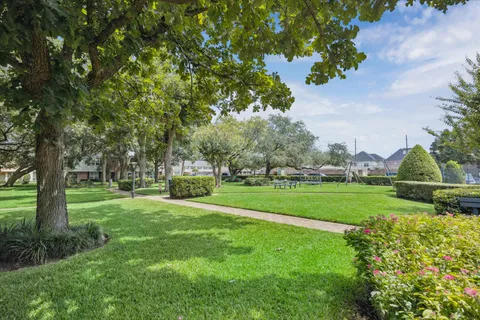 $352,000 | 5842 Doliver Drive, Unit 47, Houston, TX 77057