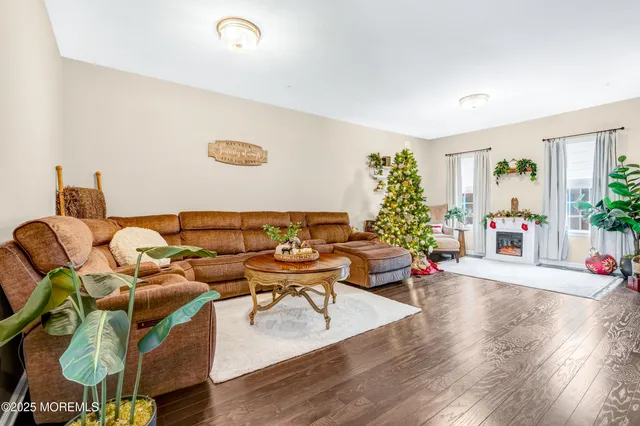 $589,900 | 153 Waypoint Drive, Eatontown, NJ 07724