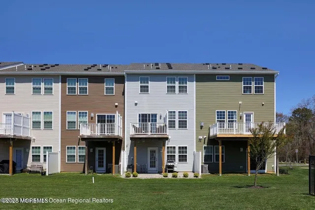 $589,900 | 153 Waypoint Drive, Eatontown, NJ 07724