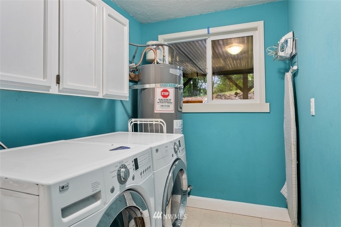 5680 Northeast Foster Road Bainbridge Island, WA 98110 - Photo 18 of 23 a utility room with dryer and washer
