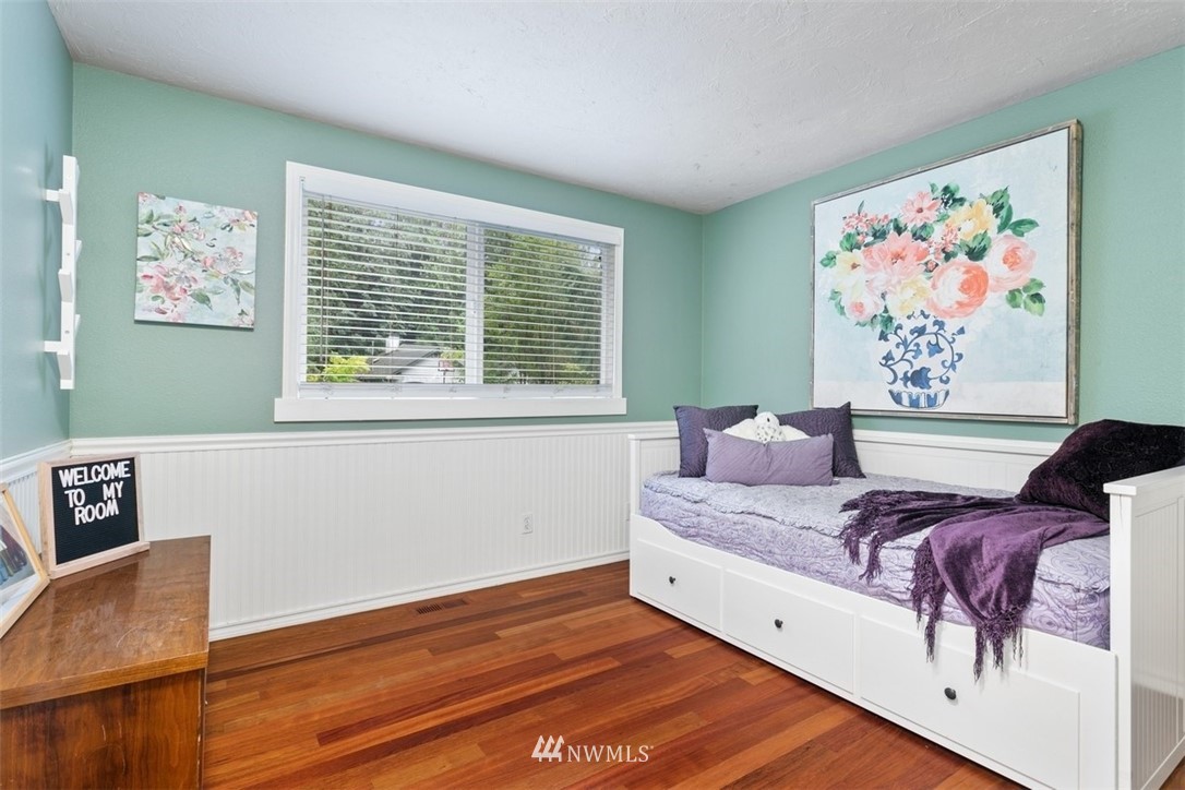 5680 Northeast Foster Road Bainbridge Island, WA 98110 - Photo 10 of 23 a living room with furniture and a window