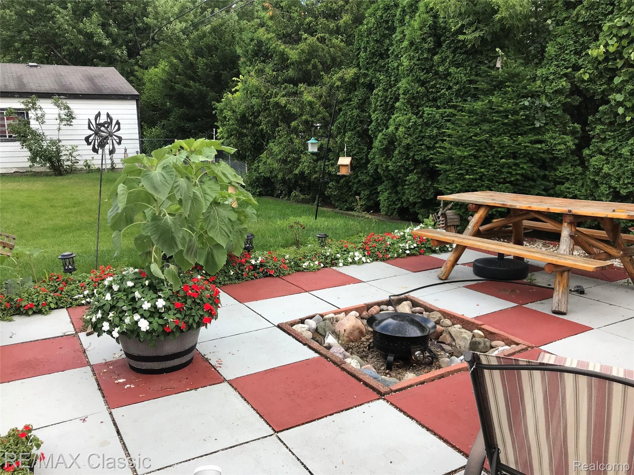 1441 Oxford Road Berkley, MI 48072 - Photo 22 of 28 Relaxing patio area
