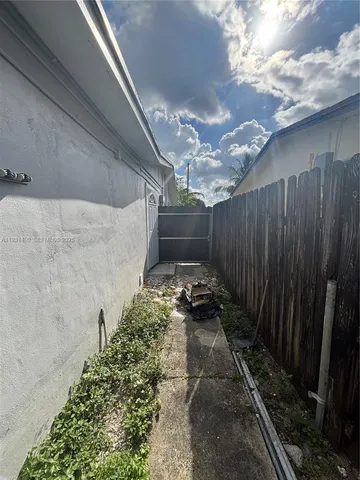 $2,900 | 8561 Claridge Drive, Miramar, FL 33025