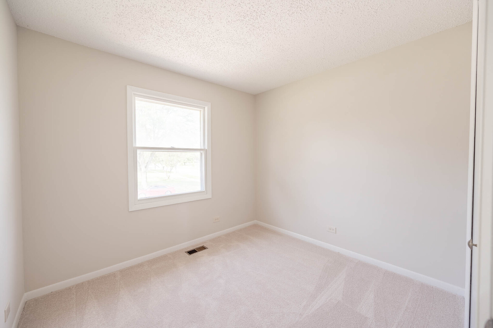 1795 Kent Road Hoffman Estates, IL 60169 - Photo 10 of 16 Gallery Image 10