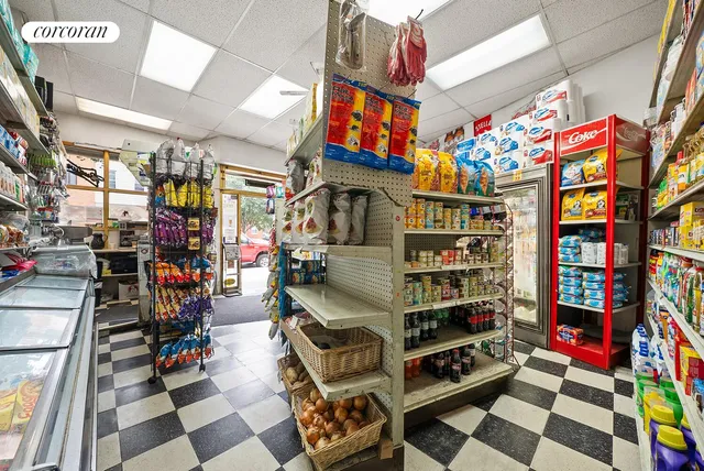 a room with lots of flowers and flowers