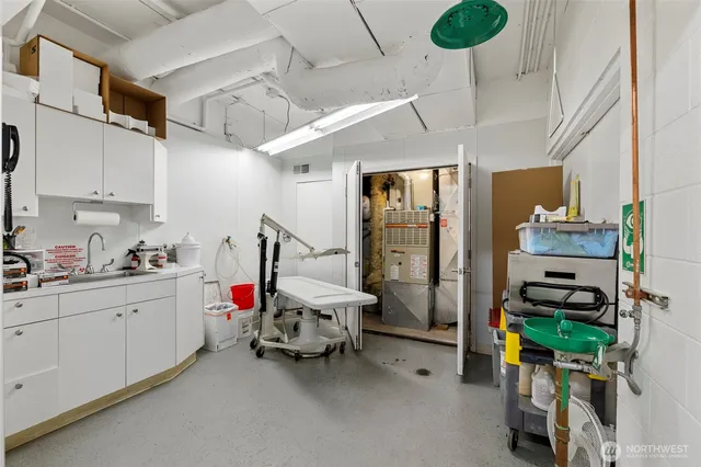 a view of utility room