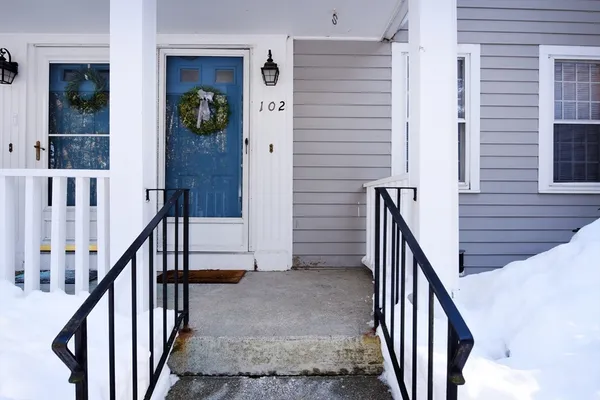 $345,000 | 102 Twin Lakes Drive, Unit 102, Halifax, MA 02338
