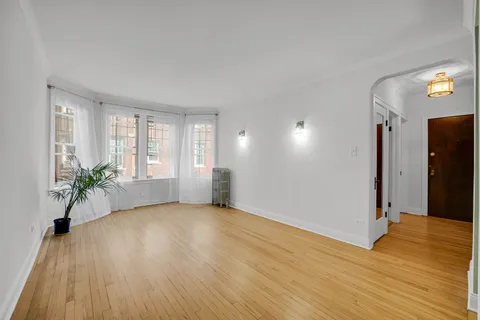 $184,000 | 4840 West Henderson Street, Unit 2B, Chicago, IL 60641