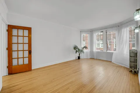 $184,000 | 4840 West Henderson Street, Unit 2B, Chicago, IL 60641