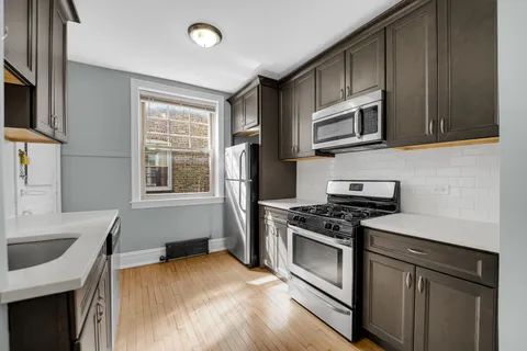 $184,000 | 4840 West Henderson Street, Unit 2B, Chicago, IL 60641